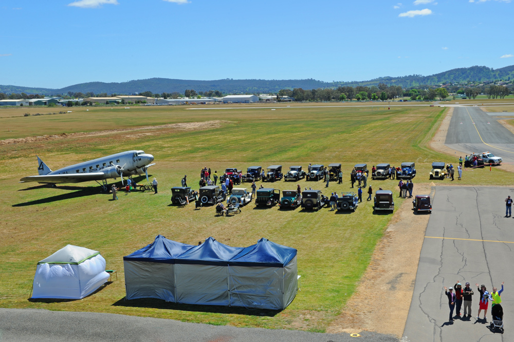 Uiver and vintage cars at Albury Airport