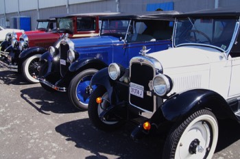  Vintage car display 