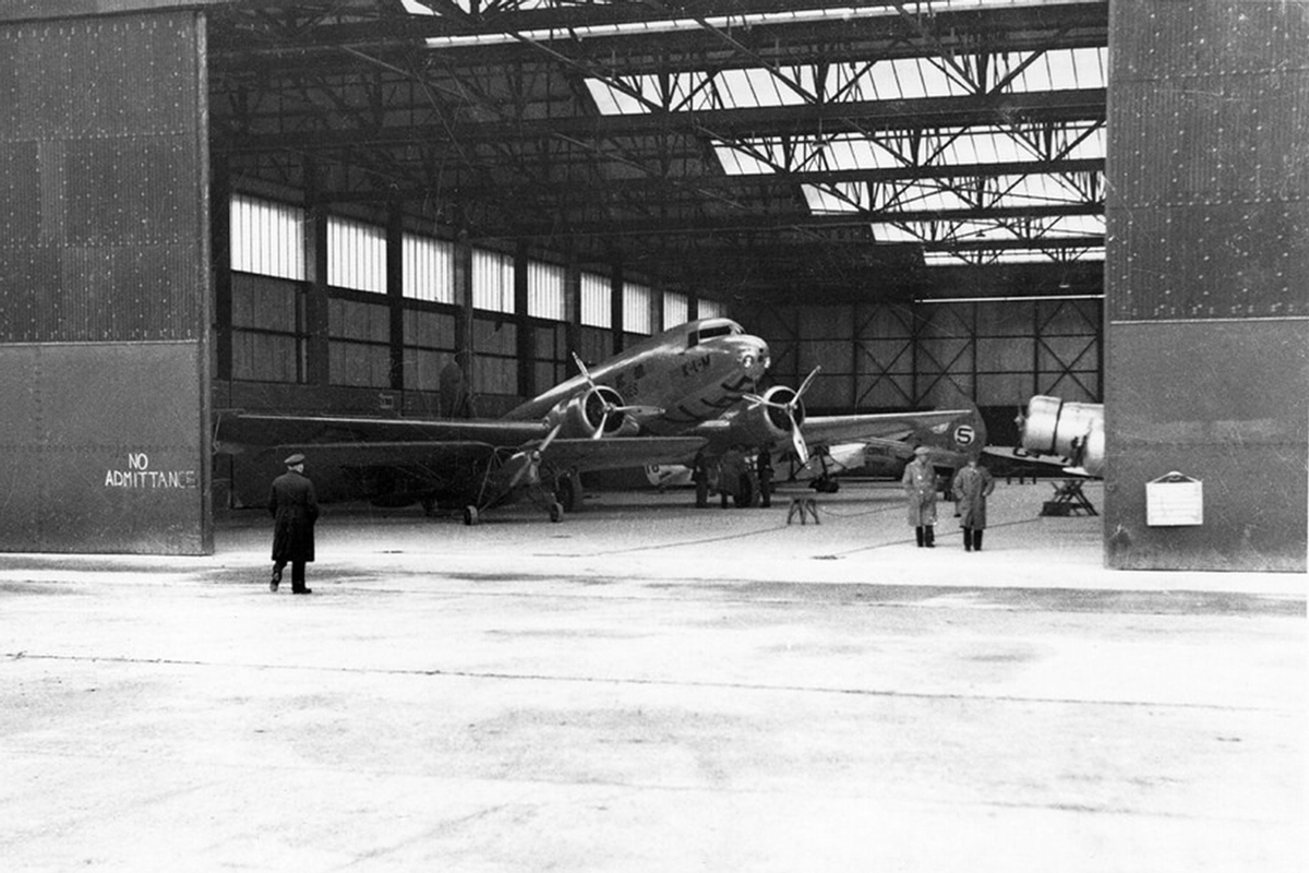  The KLM 'Uiver' DC-2 in the hangar at Mildenhall 
