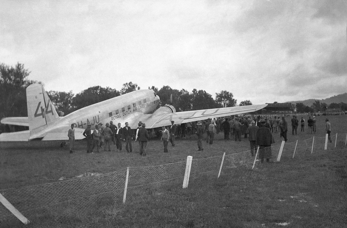  KLM 'Uiver' DC-2 at Albury Racecourse (Dallinger Family) 