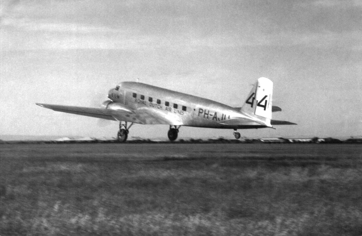  The KLM 'Uiver' DC-2 takes off at Laverton to begin the return flight to the Netherlands (Museum VIC) 
