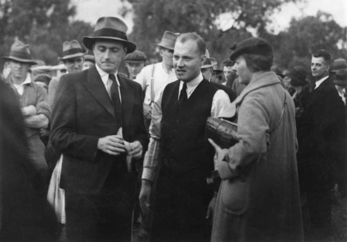  KLM First Officer Moll, Captain Parmentier and passenger Thea Rasche at Albury Racecourse 