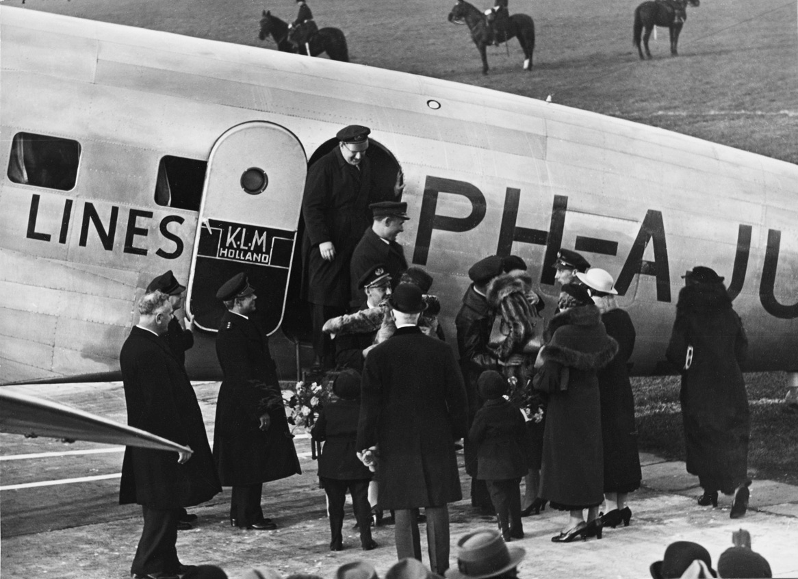  The KLM 'Uiver' DC-2 crew being met by their families and officials in the Netherlands (nederlands foto museum) 