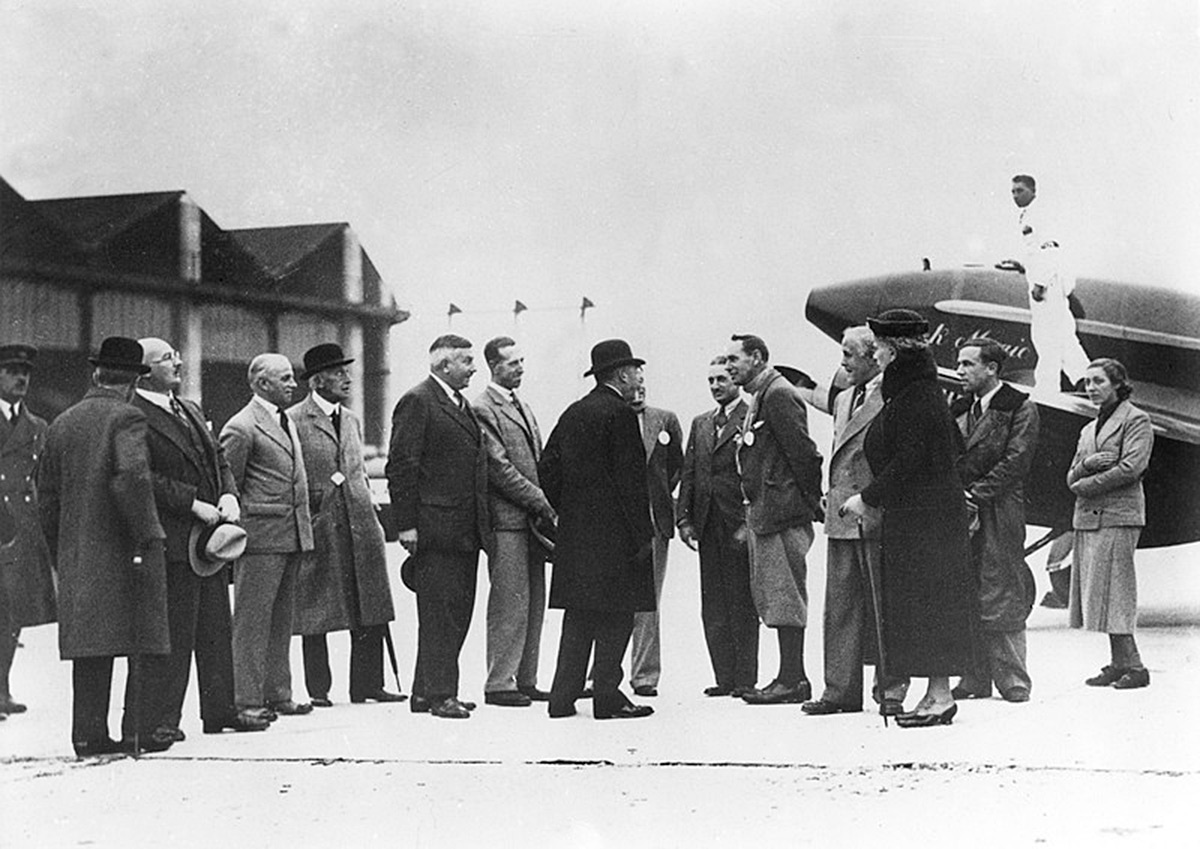  The King, HRH George V and HRH Queen Mary meet race officials and competitors at Mildenhall 