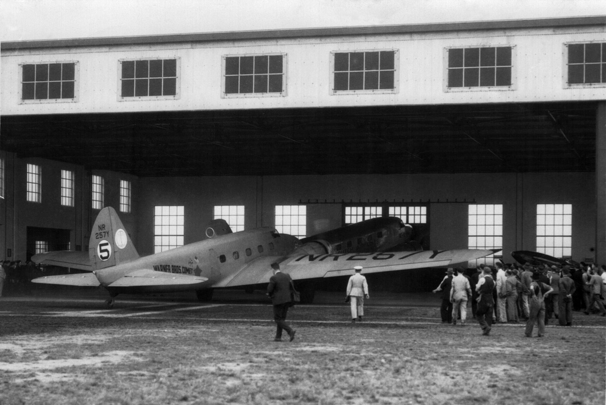  Boeing 247D 'Warner Bros Comet' taxiing into the hangar at Laverton with KLM DC-2 and DH.88 'Grosvenor House' (Lawton/Bishop Collection) 