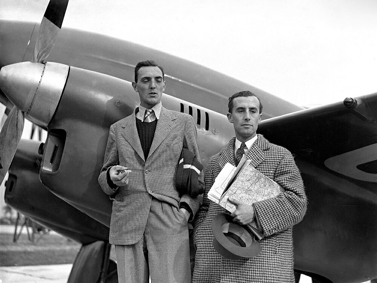  Owen Cathcart-Jones and Ken Waller with their de Havilland DH.88 (finished 4th) 