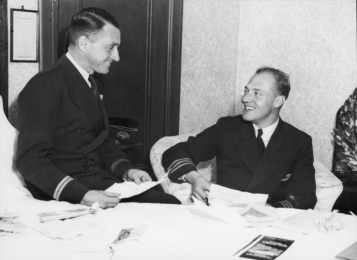  KLM pilots Jan Moll and Koene Parmentier reading congratulatory telegrams at the Menzies Hotel, Melbourne (State Library VIC) 