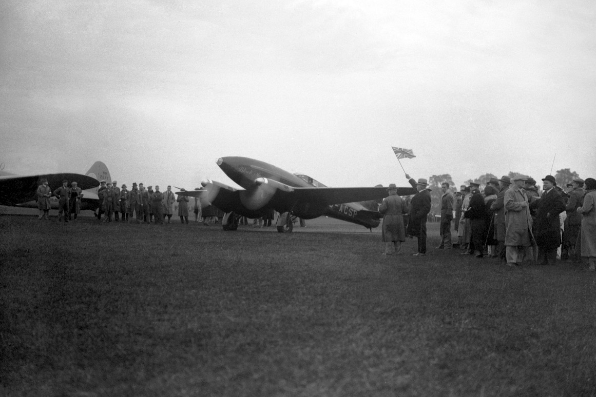  de Havilland DH.88 'Black Magic' on the starting line 