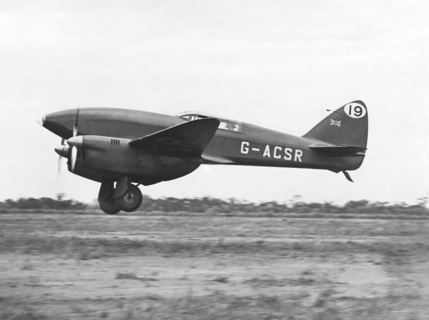  Owen Cathcart Jones and Ken Waller landing their DH.88 'The Green'Un' at Charleville (State Library of QLD) 