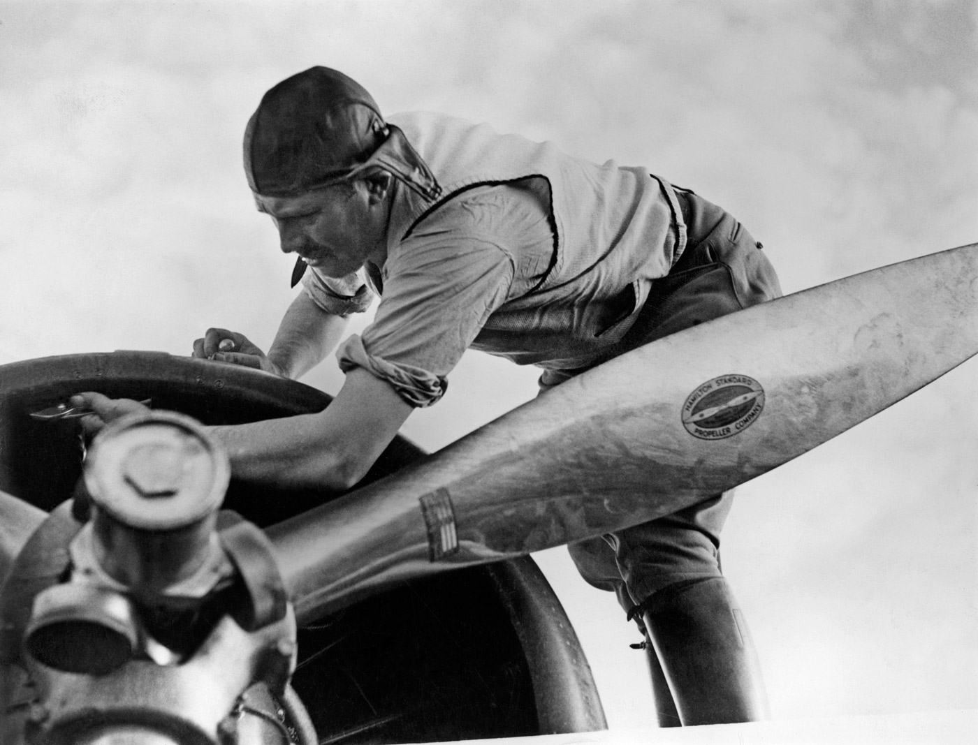  Pilot Roscoe Turner working one of the Boeing engines at Charleville (State Library of QLD) 
