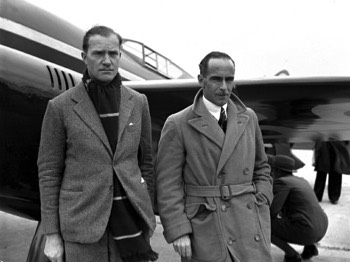  British aviators Charles Scott and Tom Campbell Black with their de Havilland DH.88 'Grosvenor House' 