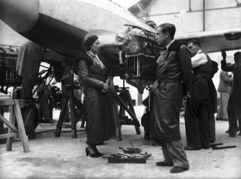  Amy Mollison (Johnson) and Jim Mollison with their de Havilland DH.88 'Black Magic' under construction at Hatfield aerodrome 