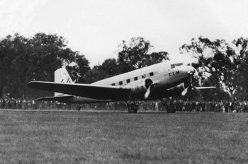  Stripped of all excess weight, the KLM 'Uiver' DC-2 takes off successfully from Albury Racecourse 