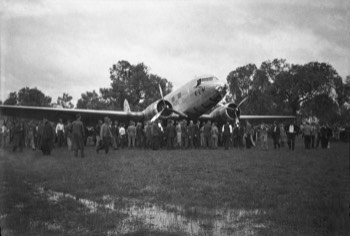  KLM 'Uiver' DC-2 at Albury Racecourse (Dallinger Family) 