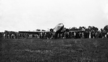  KLM 'Uiver' DC-2 at Albury Racecourse 