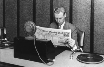  ABC Radio 2CO announcer Arthur Newnham, who called for cars to go to the Albury Racecourse  