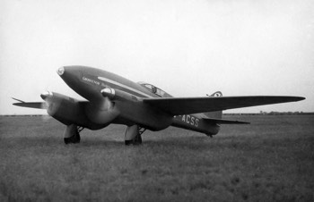  Scott and Campbell Black taxiing after landing at Laverton (State Library VIC) 