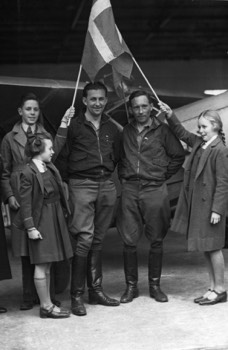  Danish Lieutenants Michael Hansen (L) and Daniel Jensen (R) at Laverton (finished 8th) 