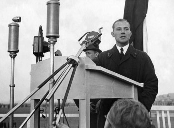  Captain Koene Parmentier addressing the crowd at Schiphol Airport, Amsterdam 