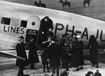  The KLM 'Uiver' DC-2 crew being met by their families and officials in the Netherlands (nederlands foto museum) 