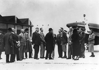  The King, HRH George V and HRH Queen Mary meet race officials and competitors at Mildenhall 