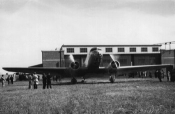  The KLM 'Uiver' DC-2 prepares to leave Laverton and return to the Netherlands (State Library VIC) 