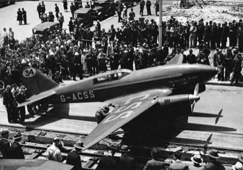  The race-winning de Havilland DH.88 Comet 'Grosvenor House' on display in Sydney, November 1934 