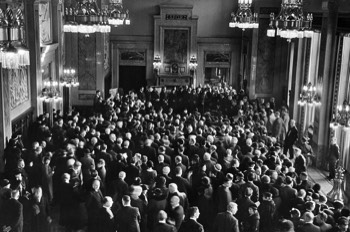  Honouring the 'Uiver' crew at the Rotterdam City Hall, 30 November 1934 