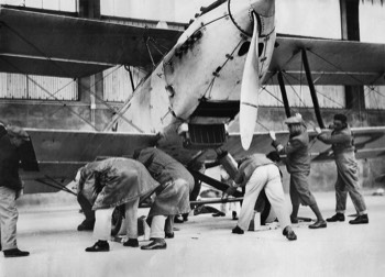  Fairey IIIF 'Time and chance' being weighed at Mildenhall (finished 11th) 
