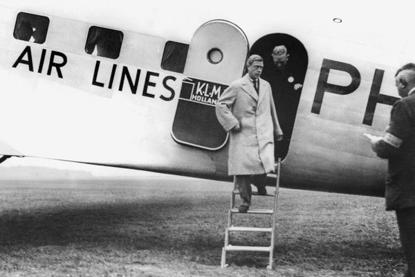 The Prince of Wales inspects the Uiver at Mildenhall